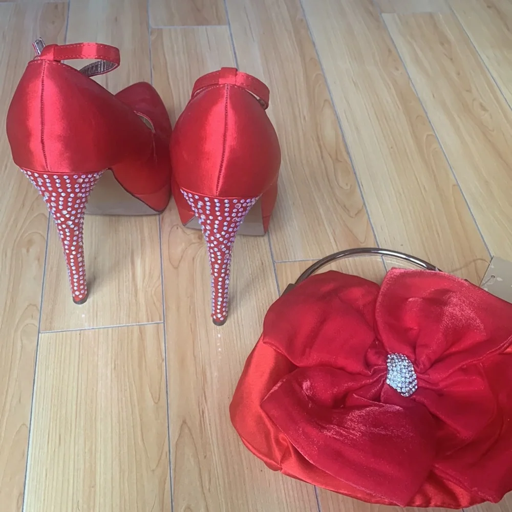 Heels and matching clutch - Picture 2 of 5